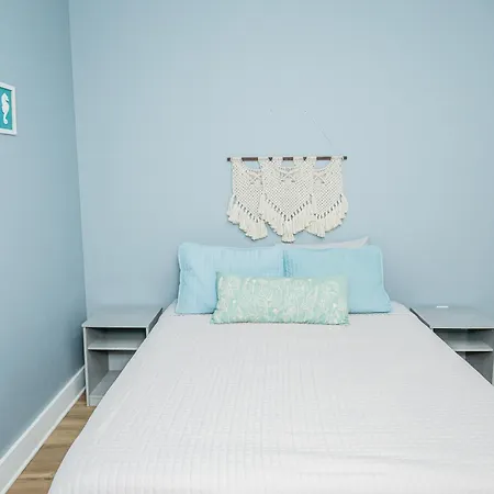 Cottage Beach House Steps From Beach 3 Bedroom 2 Bath