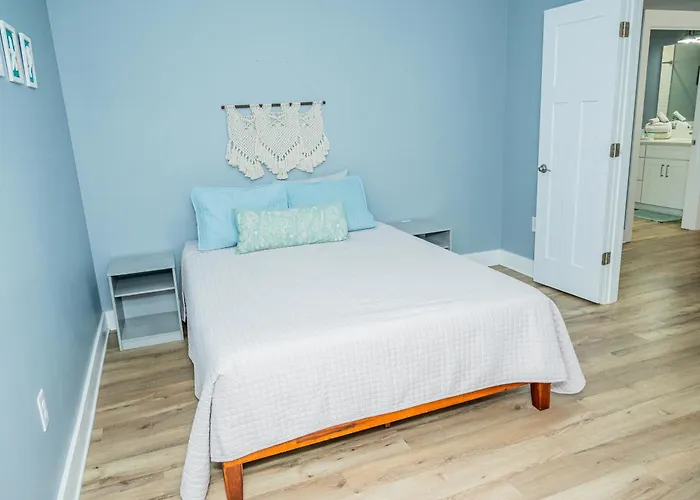 Holiday home House Steps From 3 Bedroom 2 Bath *